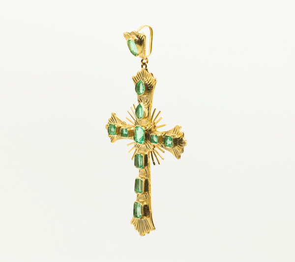 Cruz oro y Esmeraldas