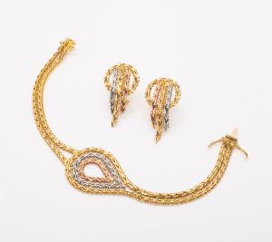 Conjunto Pulsera y pendientes Tres oros.